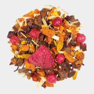 Eine lebendige Kollektion von JOGI JONTE präsentiert eine Reihe getrockneter Früchte und Kräuter, darunter rote Beeren, Orangenschalen und gelbes Zitronengras, wunderschön angeordnet in einem kreisförmigen Muster vor einem strahlend weißen Hintergrund.
