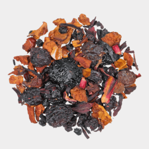 Ein kreisförmiges Arrangement von KIRSCHEN KAUER mit einer Mischung aus getrockneten Früchten und Gewürzen wie Kirschen, dunklen Beeren und Orangenschale wird vor einem weißen Hintergrund präsentiert. Die lebendige Mischung zeigt Texturen und verschiedene Schattierungen von Dunkelrot, Orange und Braun.