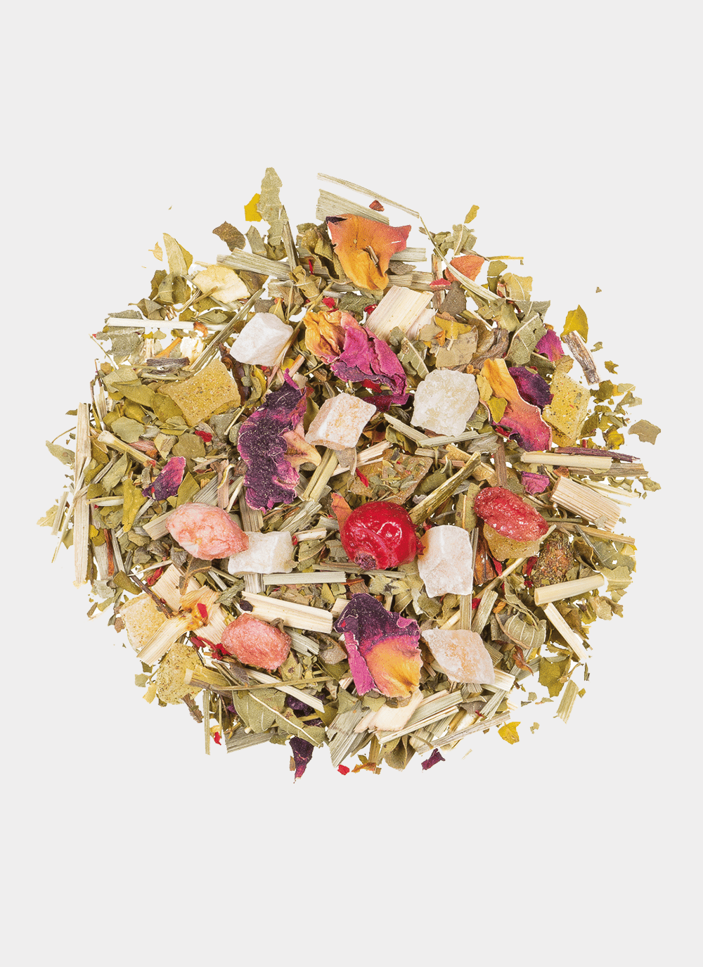 Eine lebendige Auswahl an MARINA MORINGA, bestehend aus getrockneten Teeblättern und Moringa, gemischt mit einer Reihe von Früchten wie Blütenblättern, Ananasstücken und leuchtend roten Beeren, wunderschön angeordnet in einem runden Hügel auf weißem Hintergrund.