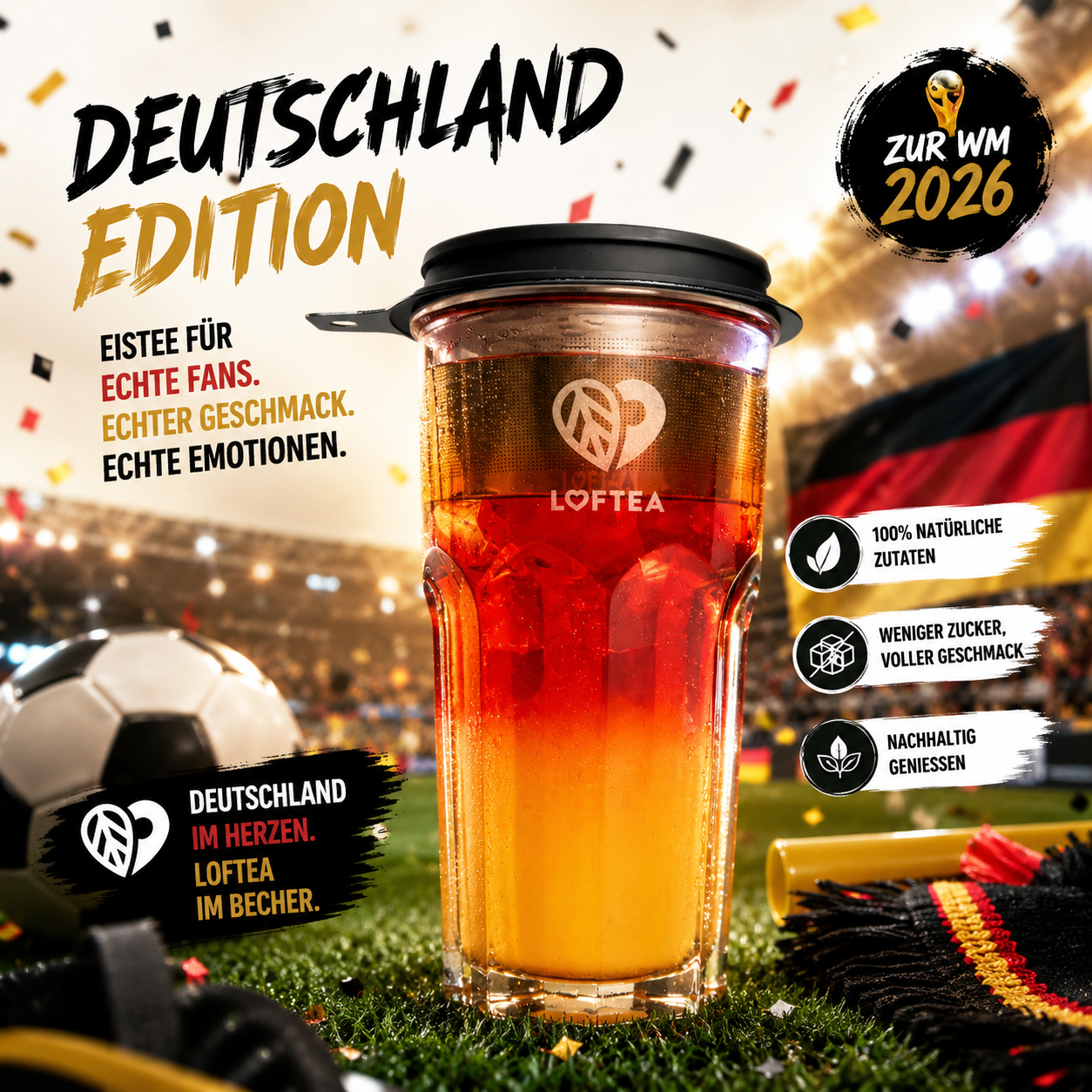 Ein Glas Eistee mit schwarzem Deckel und der Aufschrift LOFTEA steht vor einem Fußball, einer deutschen Flagge und Stadionlichtern. Der Text hebt natürliche Zutaten, weniger Zucker und die 2026 World Cup Germany Edition hervor.
